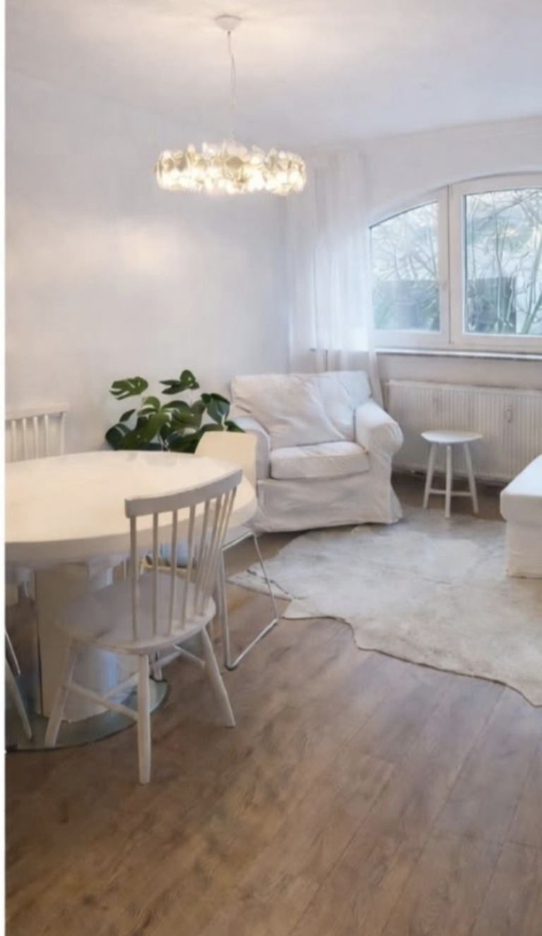 Wohnzimmer nach der Sanierung